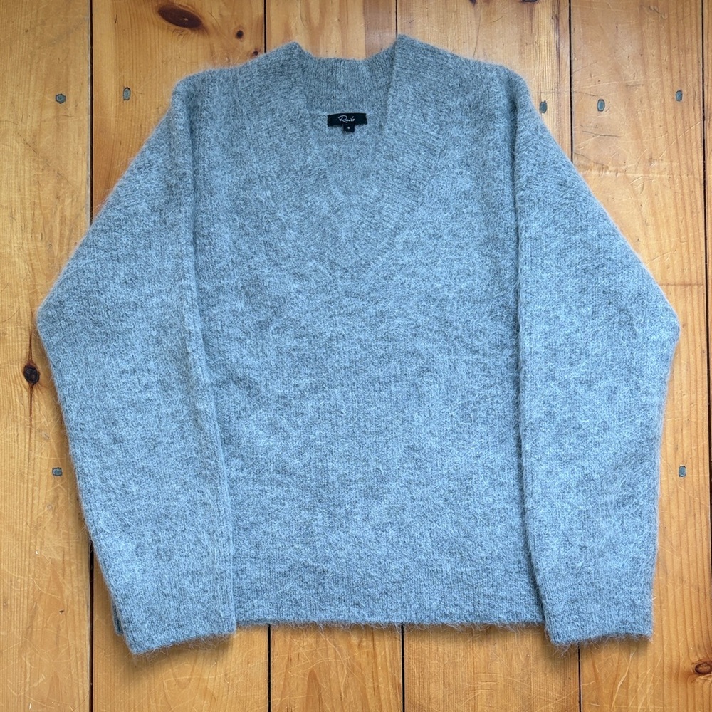 Rails Jodie V-Neck Sweater - Size Small, Like New!